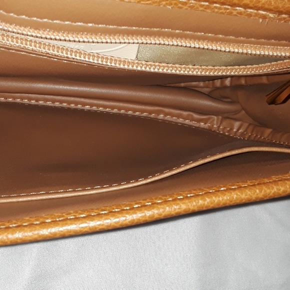 Longchamp beautiful leather purse made in France - Picture 5 of 8